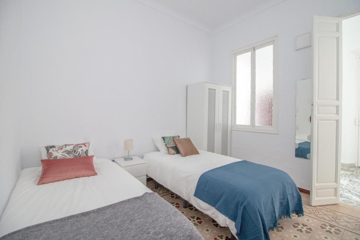 C11 - Cosy 7 Bedrooms In Plaza Merced Malaga Luaran gambar